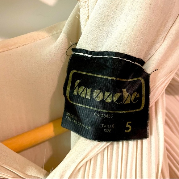 Vintage pleated dress with puff sleeves - Picture 6 of 9